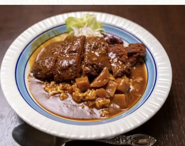 カツカレーや親子丼などのメニューも選べる