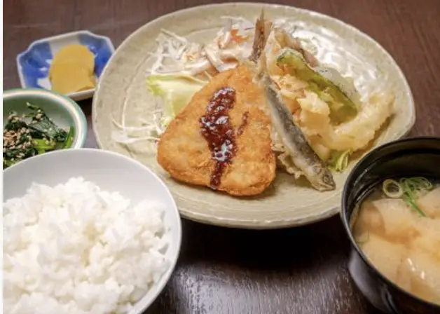 焼鯖そうめん以外にも「日替わり定食」もある