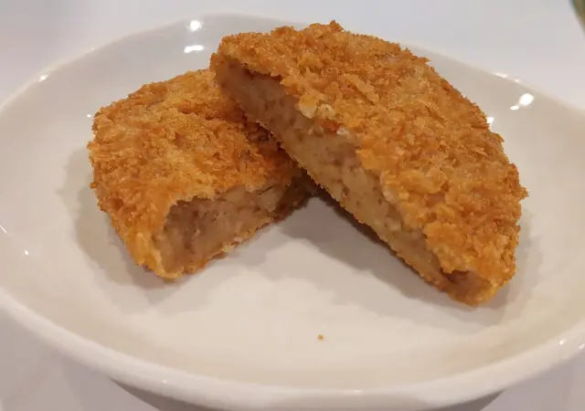 サクッとした衣の「プレミアムコロッケ」