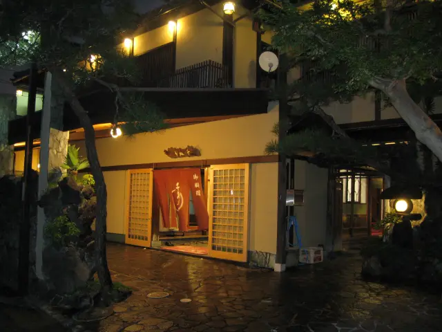 老舗旅館「千茂登」の外観
