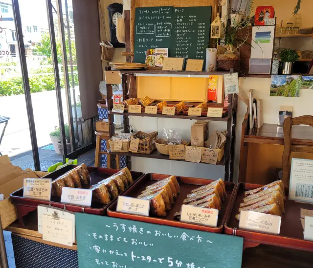 テイクアウトできるので街歩きをしながら食べられる