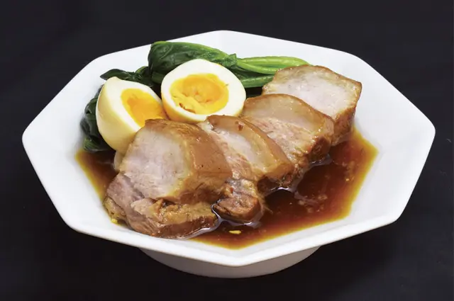 肉厚で食べ応えのありそうな「角煮」