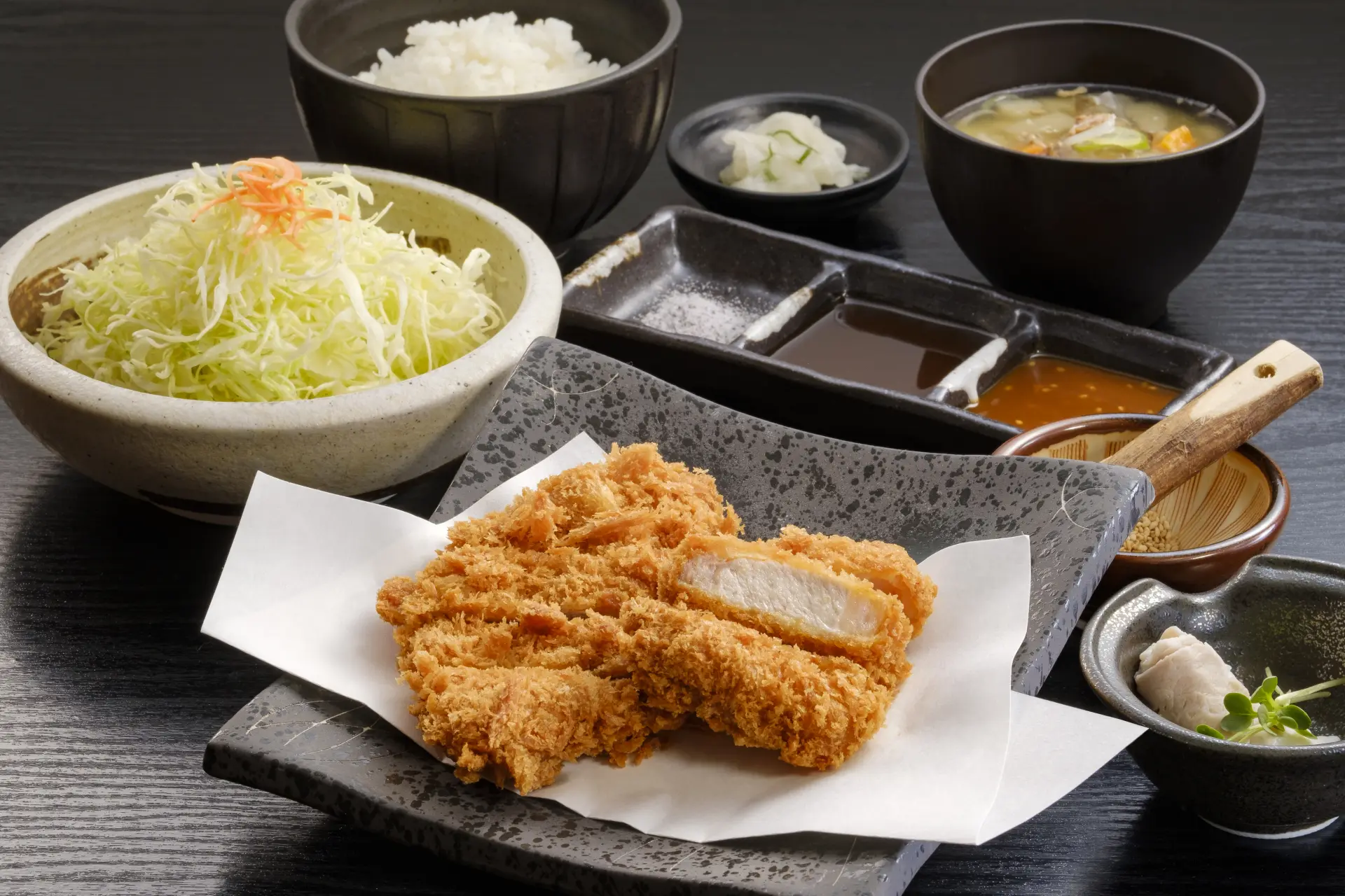 黒 かつ 亭 中央 駅 本店