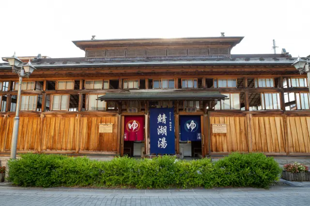 東北屈指の温泉地「飯坂温泉」でひときわ存在感を示す
