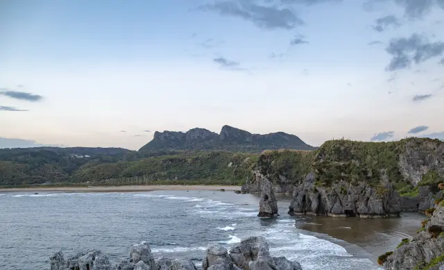 沖縄本島最北端の辺戸岬からアスムイの全景を眺められる