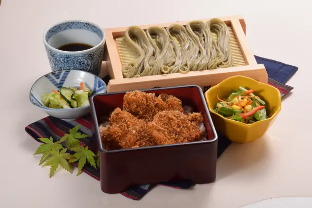 たれかつ重膳