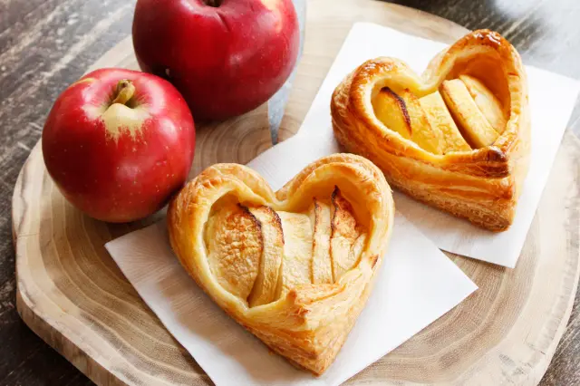 紅玉りんごの「ハートアップルパイ」
