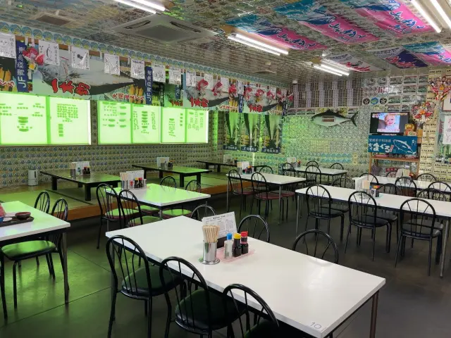 店内は70席を有し、小上がり席もある
