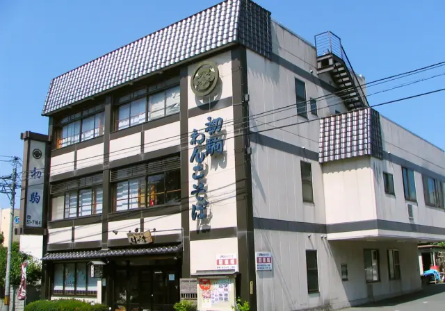 趣のある和風の3階建て外観