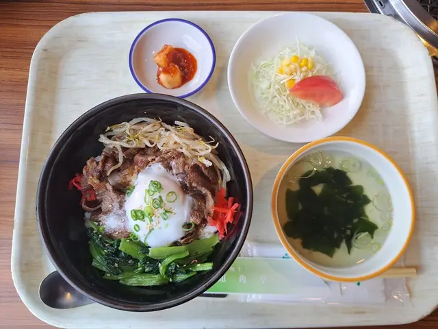 短角牛カルビ丼