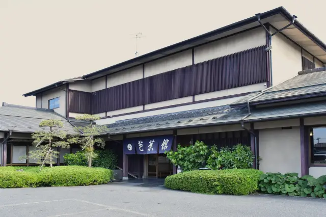 和の設えが印象的な外観
