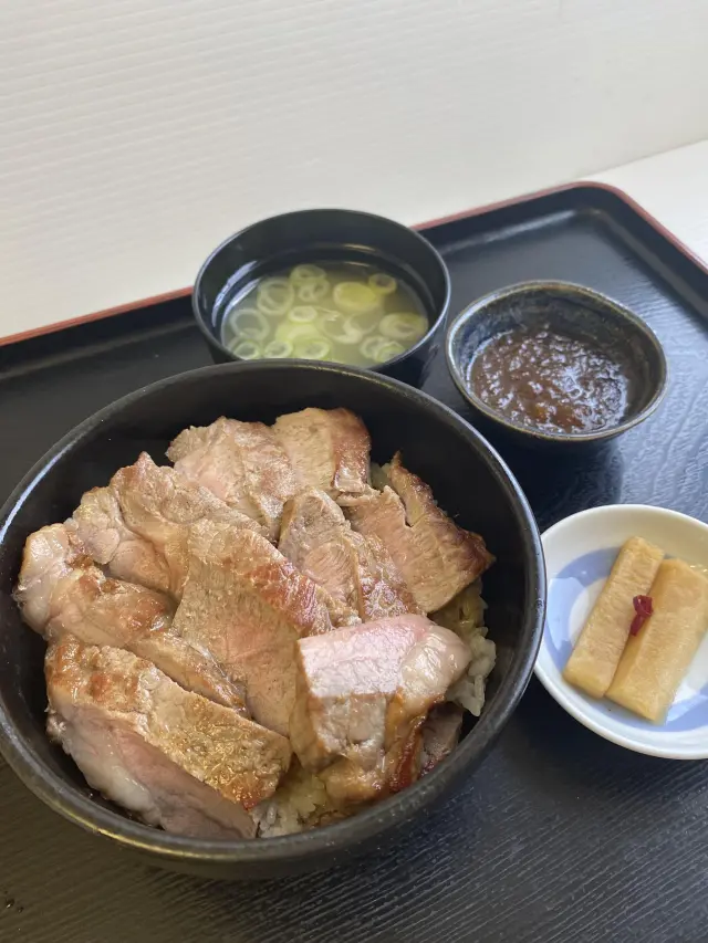 カットステーキ丼