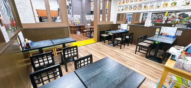 活気ある市場の雰囲気を感じられる店内