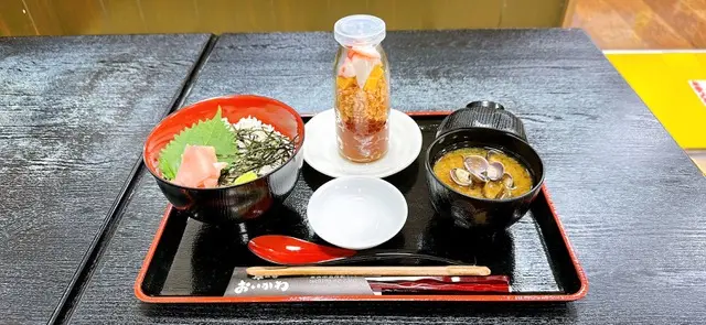 ユニークな「瓶ドン 鮭宝」