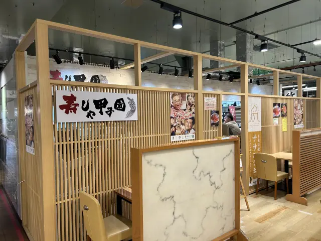 完全予約制の店内はカウンター4席のみ