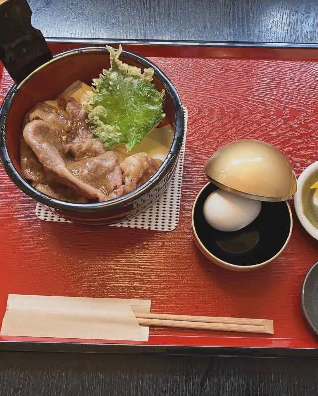 「上州牛すき焼き釜玉うどん」