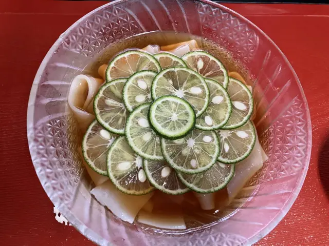 暑い時期にぴったり「冷やしすだちうどん」