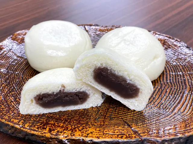 酒麹がやさしく香る「酒まんじゅう」は３個入り