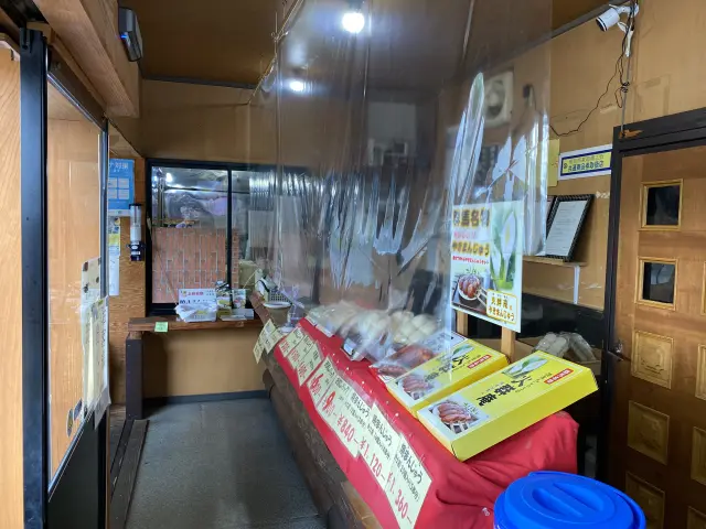 どこか懐かしい雰囲気の店内にはお土産コーナーも
