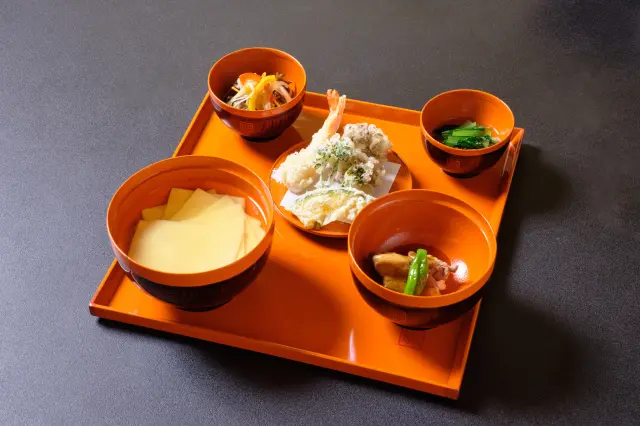 古来の技法で作る「四角四麺」