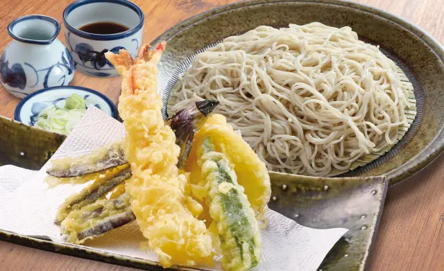そばなどの和食のほか、各ジャンルの飲食店もスタンバイ