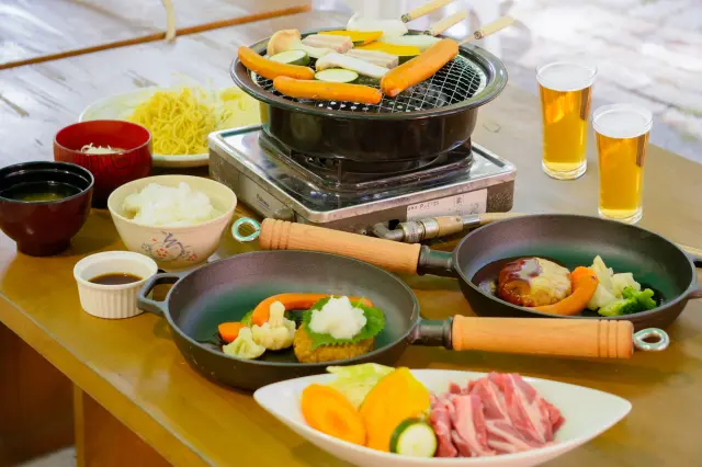 森のBBQテラスをはじめグルメも充実