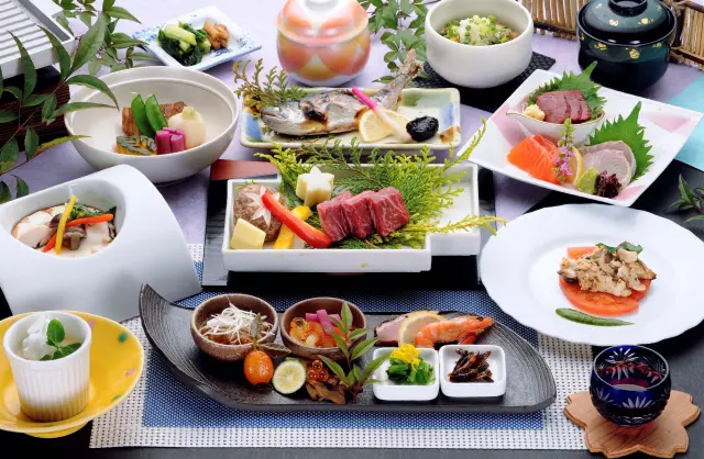 会席料理は厳選された郷土の食材をふんだんに使用