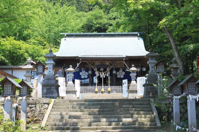 「南湖神社」は学業成就・縁結びの神様として知られる