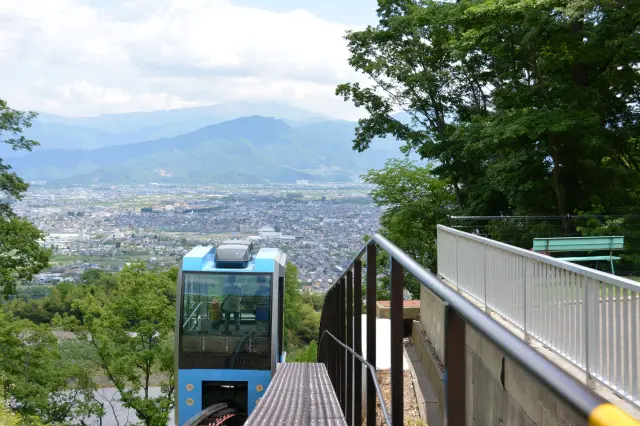 動物園北口駐車場からは全長176mのモノレールで移動可能