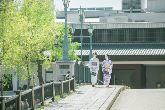 温泉街の散策も楽しい