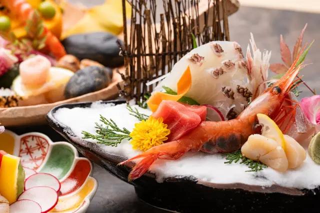 魚、肉、野菜と北陸の美味を月替わりのメニューで