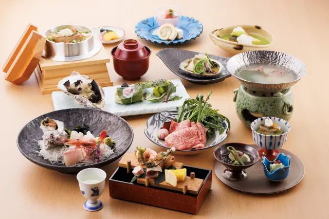 季節の食材を使い、滋味深く仕上げた会席料理
