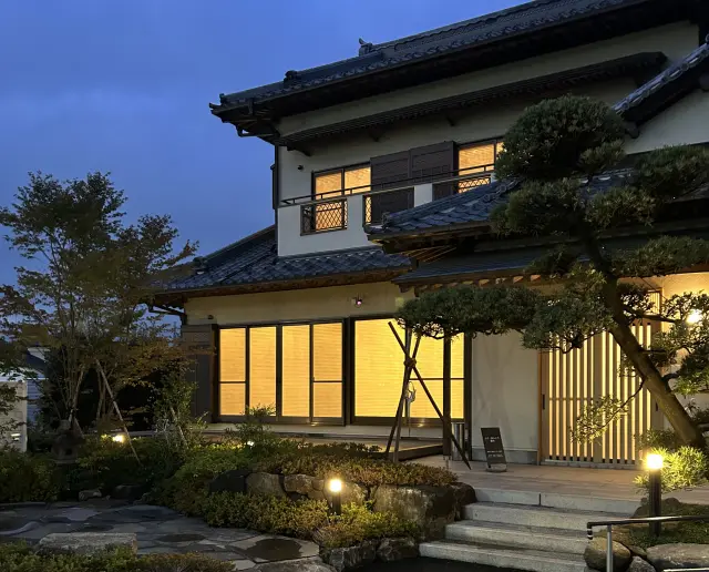 趣のある２階建ての一軒家