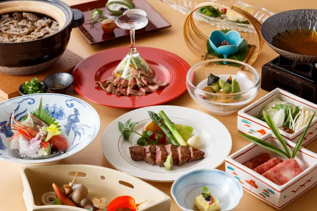 能登牛をしゃぶしゃぶ、ローストビーフ、ステーキで味わえるコースも