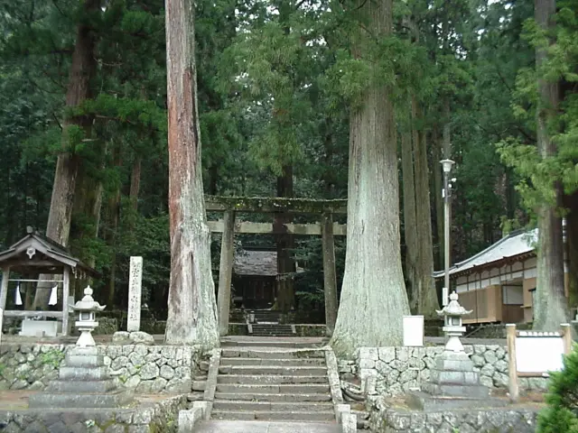 水や雨をつかさどる神として信仰される、高龗神を祀る