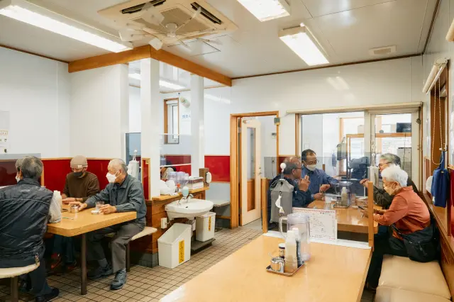 「餃子店 うつのみや幸楽」には地元民が多く集う