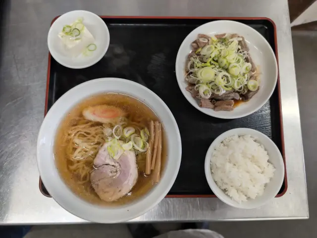ランチメニューの「もつ焼きセット」