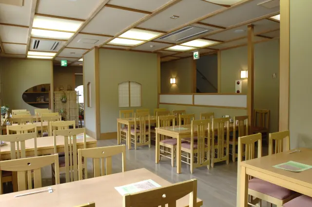 40名ほどが座れる一般テーブル席