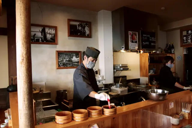 落ち着いた店内