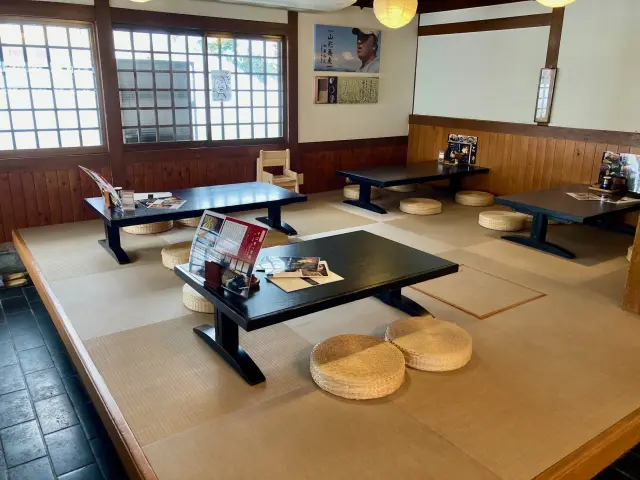 和の趣が広がる、落ち着いた店舗