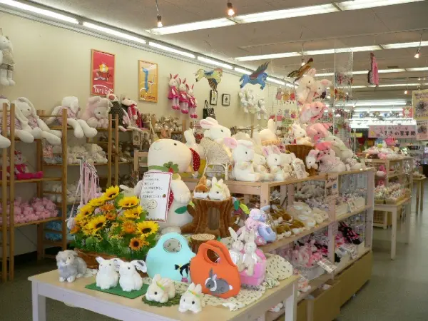 ショップではうさぎグッズの販売も