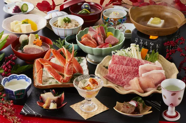 ズワイガニや能登牛など加賀の豊かな食材を味わう