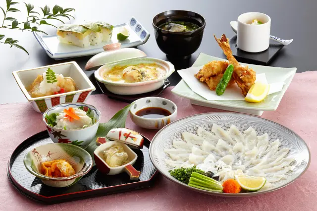 3種類のふぐを食べ比べできる「ふく彩りコース」