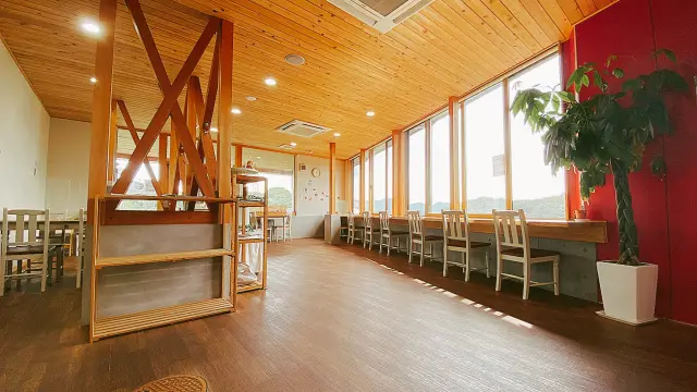 cafeは眺望も見どころな空間