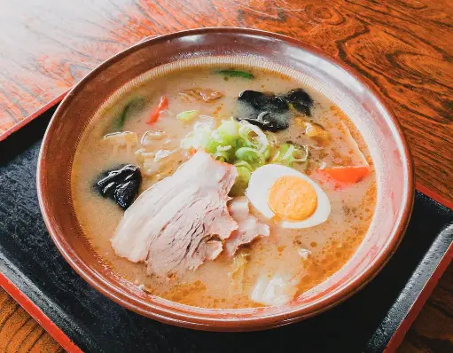 すり鉢で提供される「十文字ラーメン」