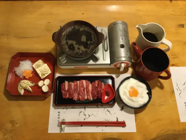 名物のすき焼き風に仕上げる「桜鍋」