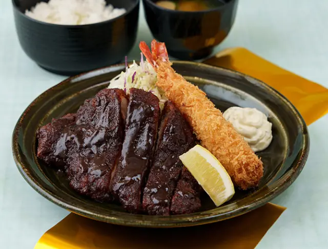 味噌ロースカツとエビフライを一度に満喫「金しゃち定食」