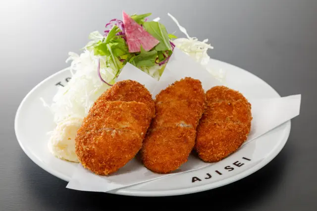 赤だし、ライス付き「名代ヒレかつ定食」は一番人気