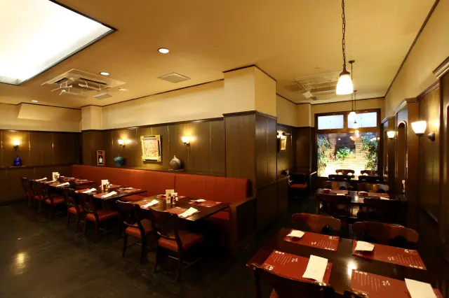 上質でゆったりとした空間が広がる店内