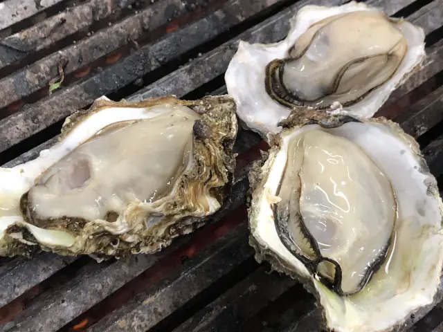 磯の香りとミルキーさを味わえる「焼牡蠣」